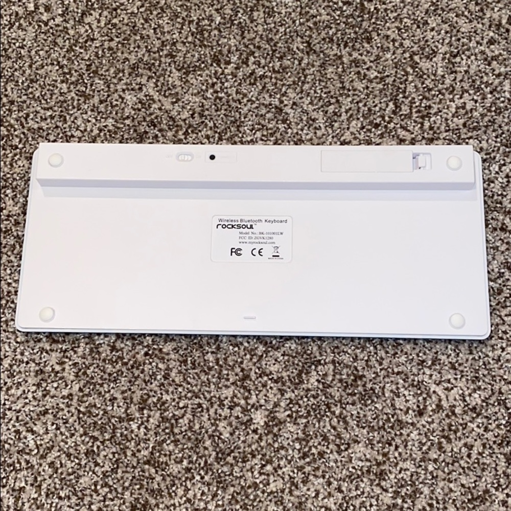 Wireless, Rocksoul bluetooth Keyboard - Picture 2 of 2